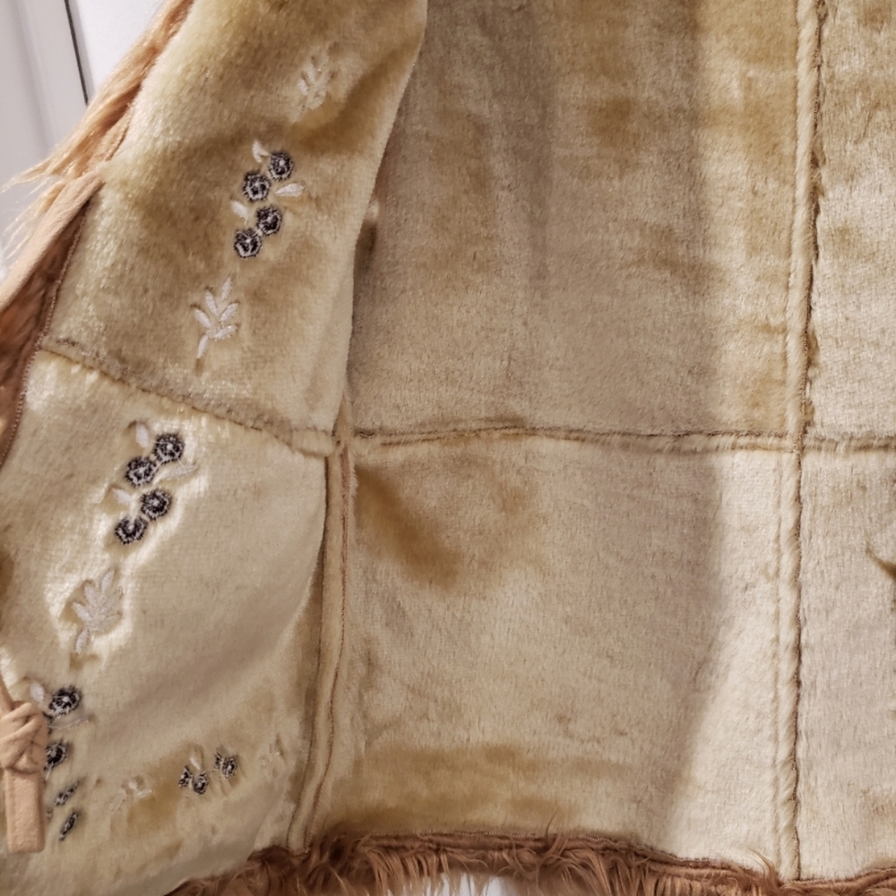 Vest - Picture 3 of 7